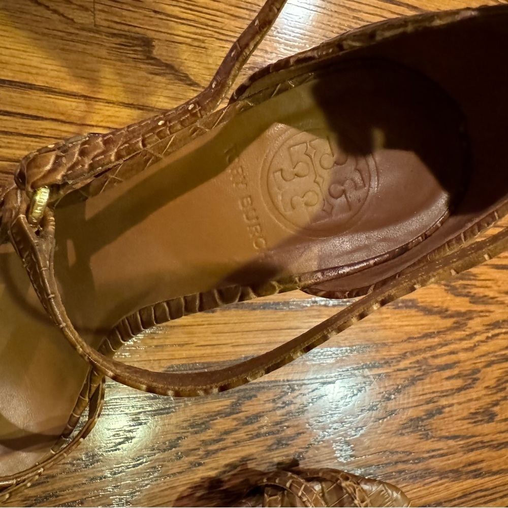 Tory Burch Elizabetta Crocodile Brown Leather Embossed Heels | Size 7.5 - Picture 5 of 6